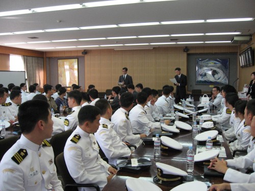 The students of Korea Maritime University welcomed by Kobe University