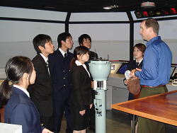 CMAの操船シミュレータ見学
