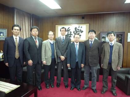 小田研究科長を表敬訪問(李炳熙副院長は右から2番目)