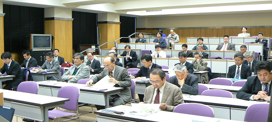 写真2 熱心な参加者