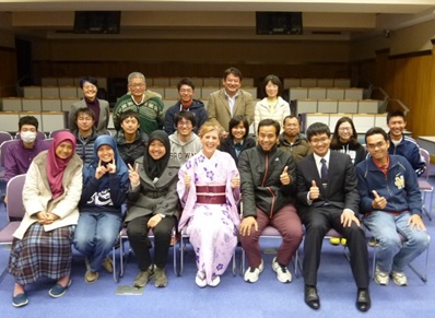 英語落語会の後の集合写真