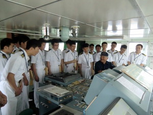 附属練習船深江丸の船橋見学