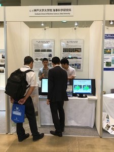 出展ブースでの説明の様子