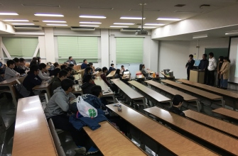 写真2 参加者および会場の様子