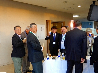 5. 懇親会の様子(1)